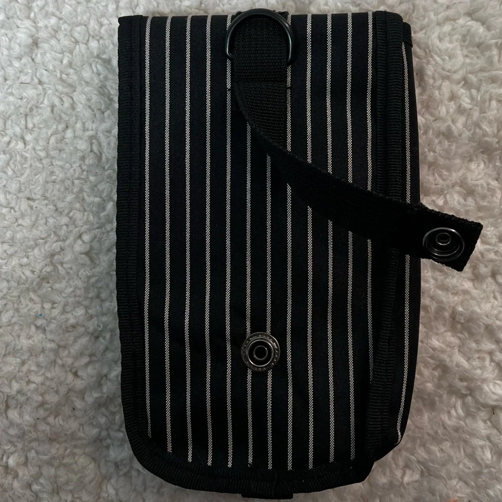 Lifepod Mobile Phone Storage Case (NWOT)